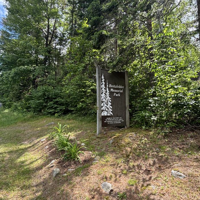 The wooden sign at the entrance of Bretzfelder Park