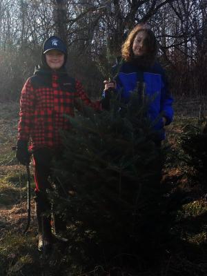 Sixth graders pose with their tree.