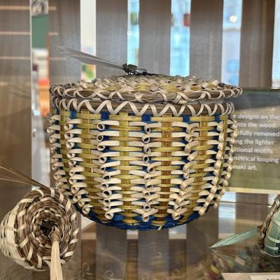 A closer look at the gold and blue basket.